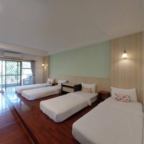 椰林四人房(206)